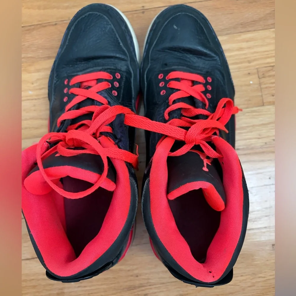 Nike Men’s Air Jordan 3 Retro Crimson sneakers